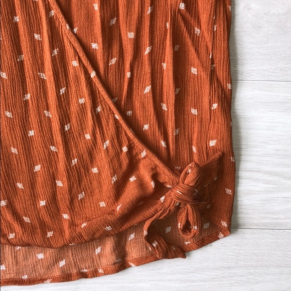 Universal Thread side tie top - Picture 4 of 8